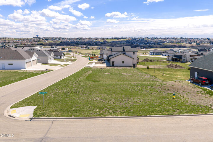 Property Photo:  4407 Elk Ridge Drive  ND 58503 