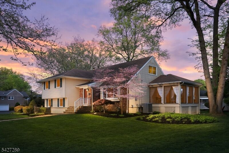 Property Photo:  38 Genesee Trail  NJ 07090 