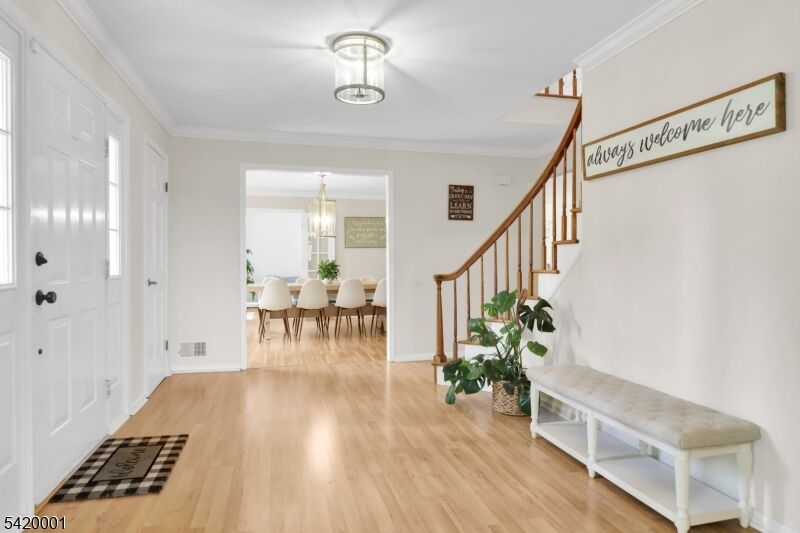 Property Photo:  16 Lenape Ct  NJ 07920 