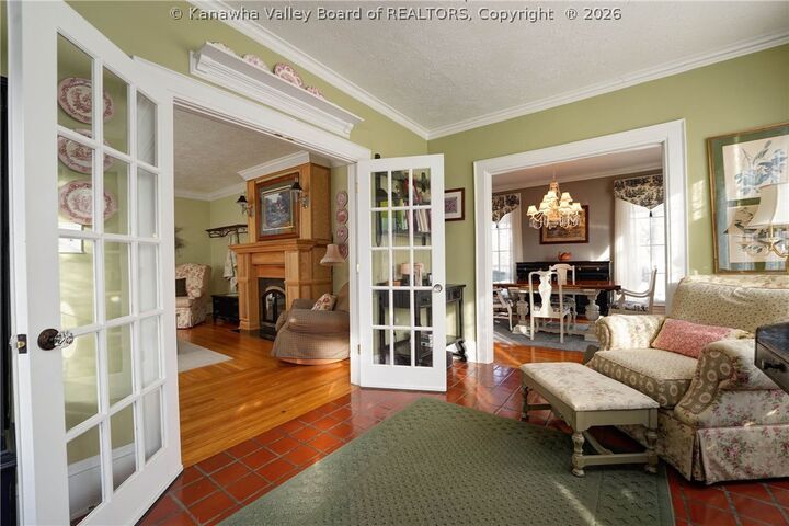 Property Photo:  2612 Kanawha Terrace  WV 25177 