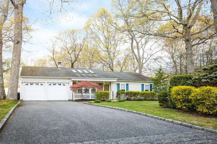 Property Photo:  4 Mount Oak Place  NY 11961 
