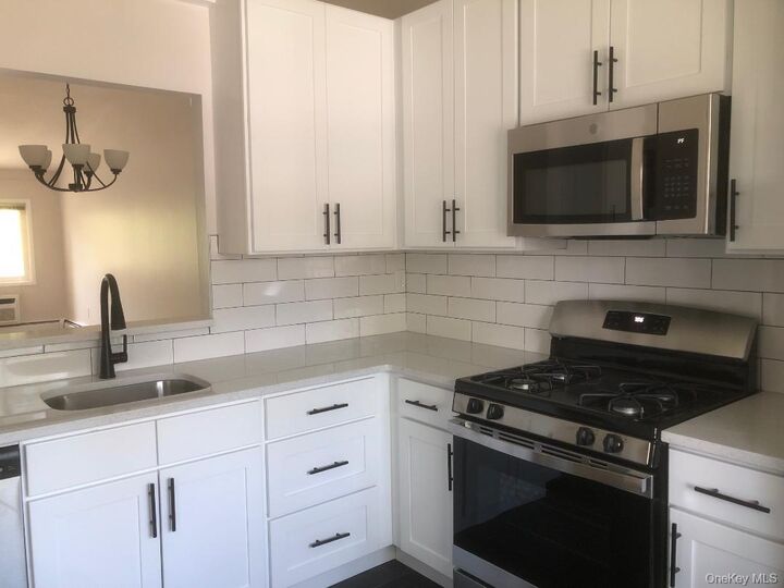 Property Photo:  85 N Middletown Road D10  NY 10954 