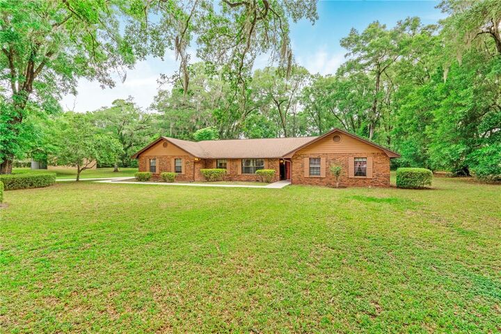 Property Photo: 1305 Greenland Trace FL 32720