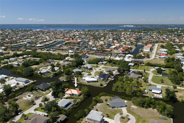 Property Photo:  3000 Banyan Way  FL 33950 