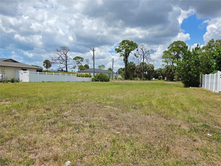 Property Photo:  193 Annapolis Lane  FL 33947 