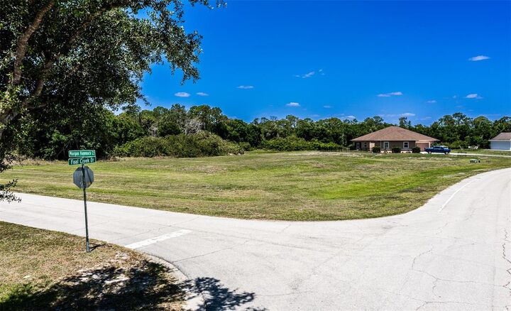 Property Photo:  6211 Foal Creek Drive  FL 34219 