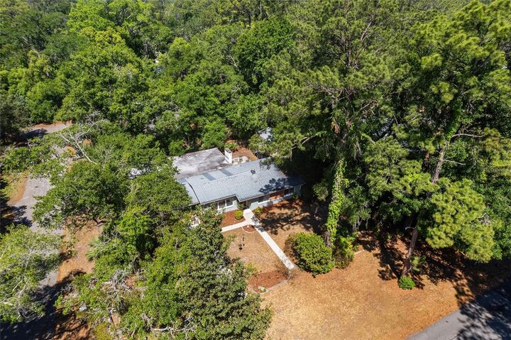 Property Photo:  530 NE 10th Street  FL 32601 