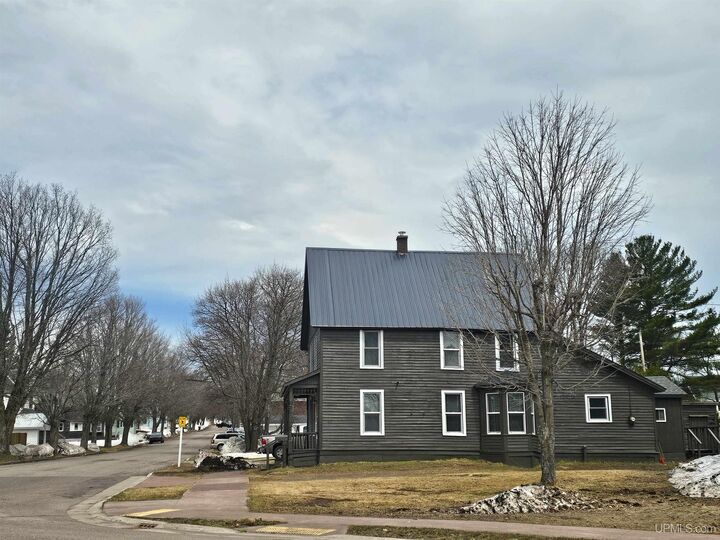 Property Photo:  550 Pewabic Street  MI 49913 