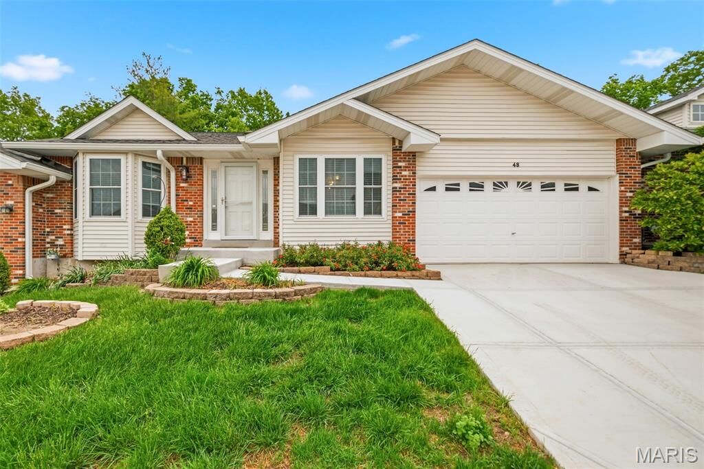 Property Photo:  48 Rue De Paix 39  MO 63367 