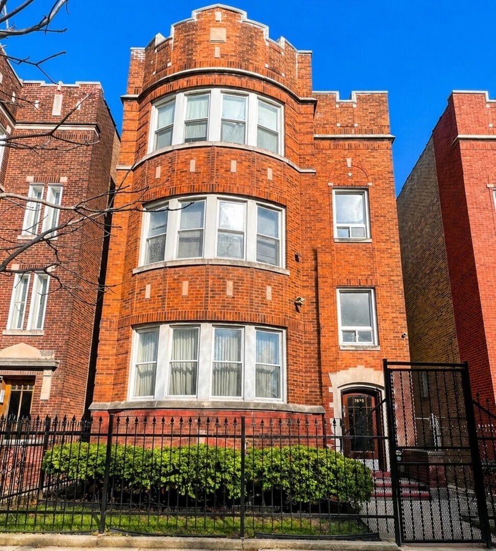 Property Photo: 7823 S Cornell Avenue IL 60649