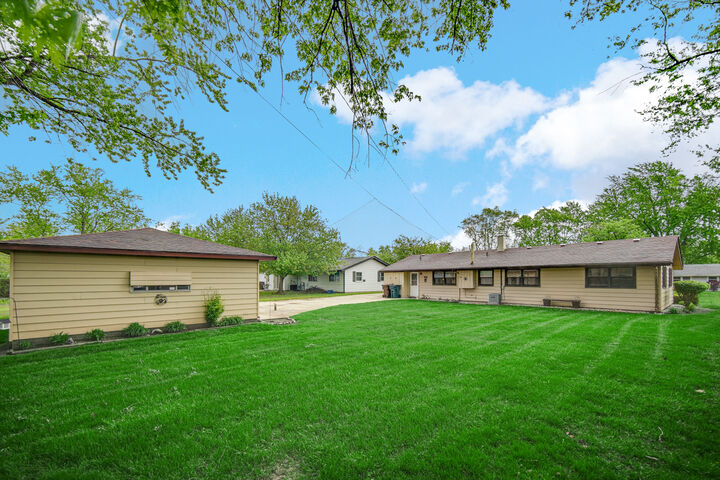 Property Photo:  19050 Baker Avenue  IL 60478 