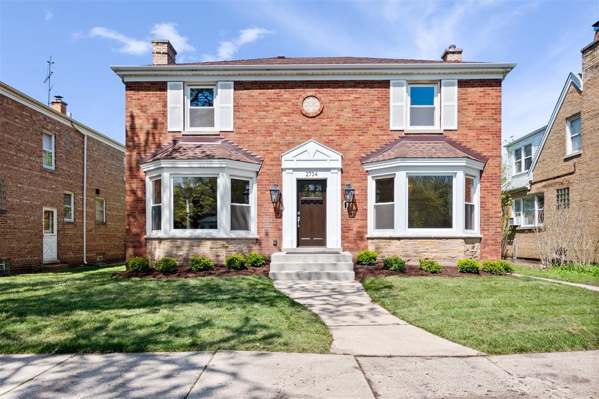 Property Photo:  2734 W Fargo Avenue  IL 60645 