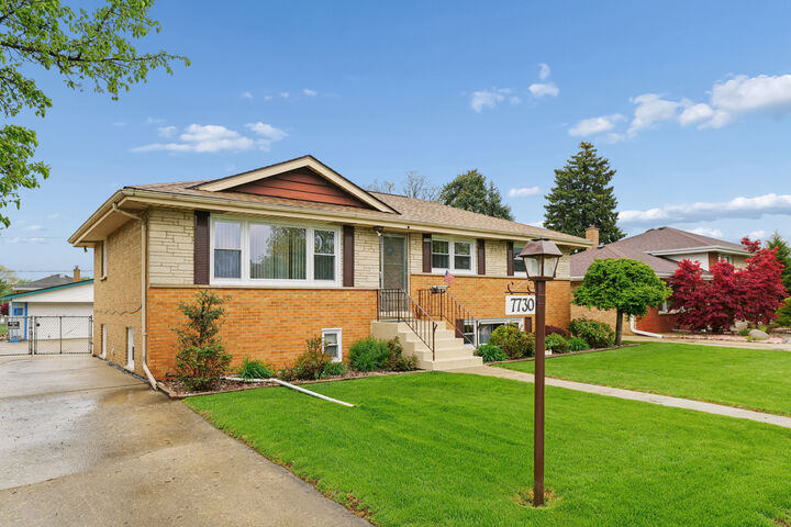 Property Photo:  7730 S Octavia Avenue  IL 60455 
