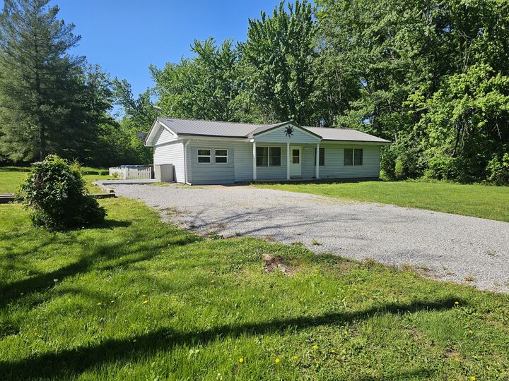 Property Photo:  