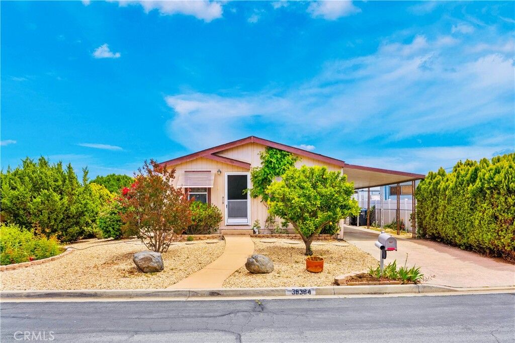 Property Photo: 38384 Via Escarlata CA 92563