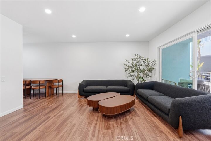 Property Photo:  14414 Addison 17  CA 91423 