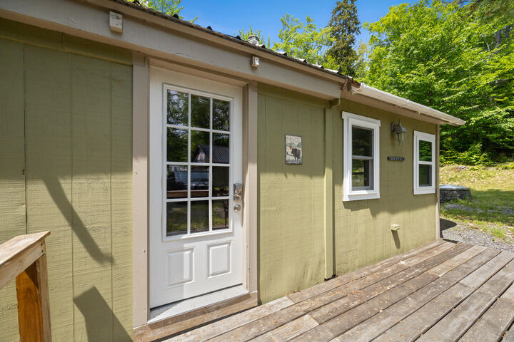 Property Photo:  10 Carpenter Place  ME 04441 