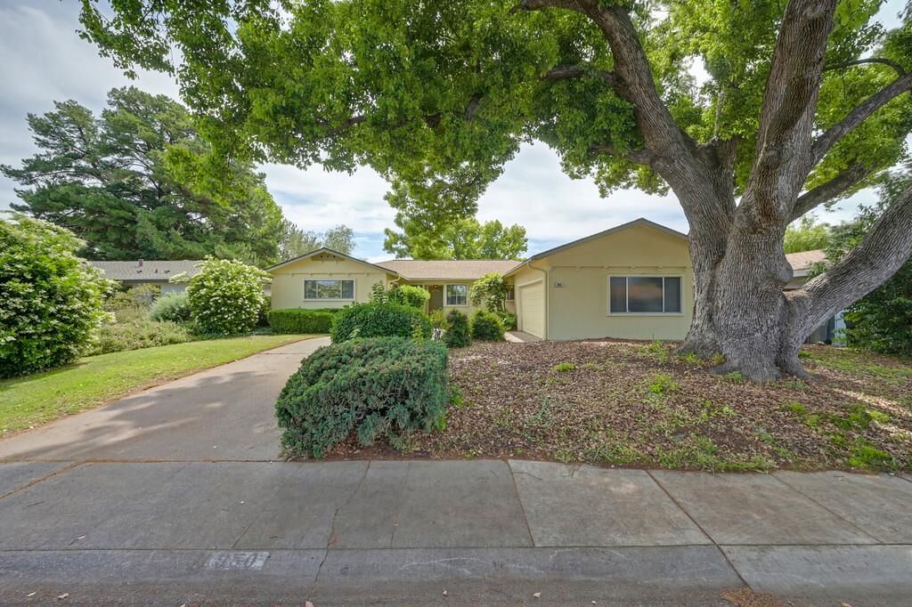 Property Photo:  950 Trestle Glen Way  CA 95831 