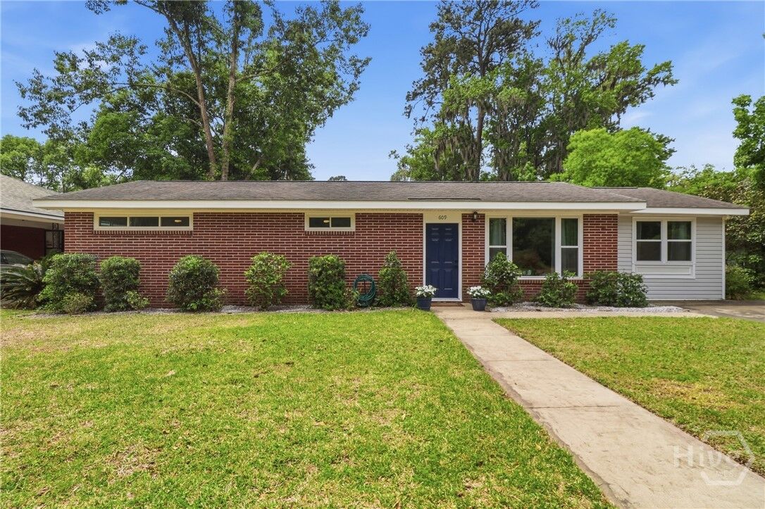 Property Photo:  609 Johnston Street  GA 31405 