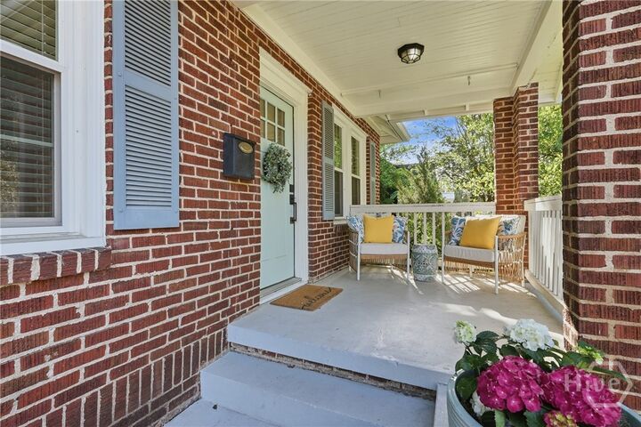 Property Photo: 402 E 56th Street GA 31405