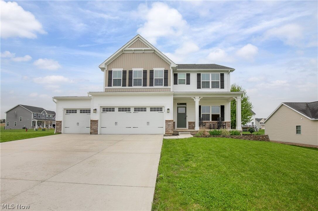 Property Photo:  2735 Forestview Street NE  OH 44721 