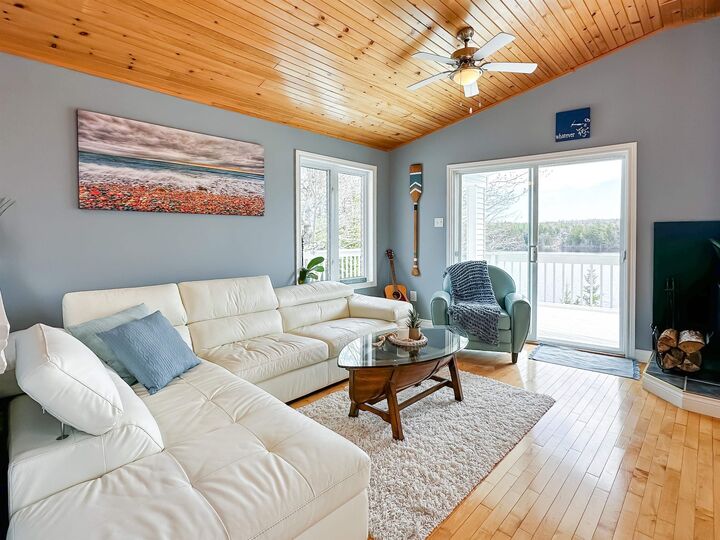 158 Spruce Drive — photo 1