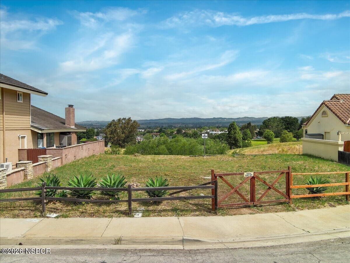 Property Photo: 913 Clemens Way CA 93436