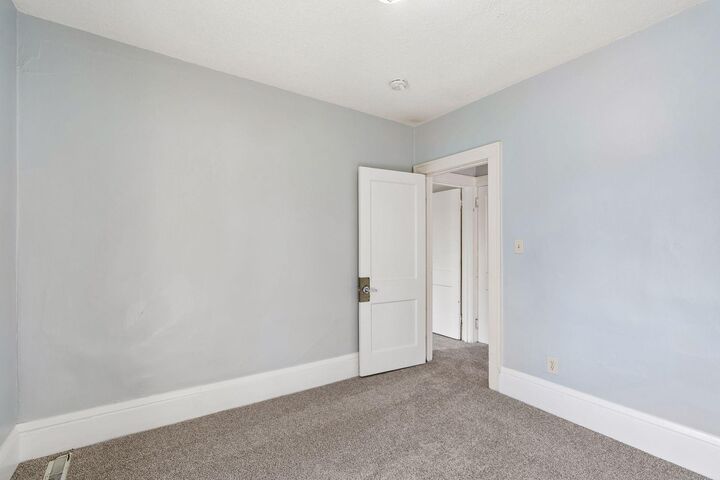 Property Photo:  815 Newton Avenue N  MN 55411 