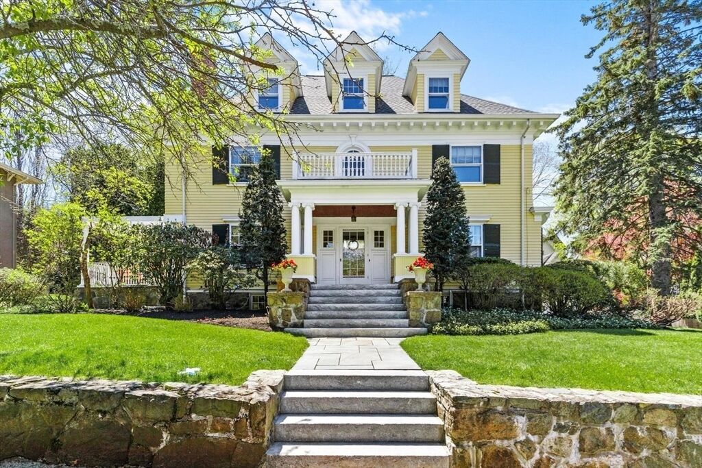 Property Photo:  7 Cliff Street  MA 01890 