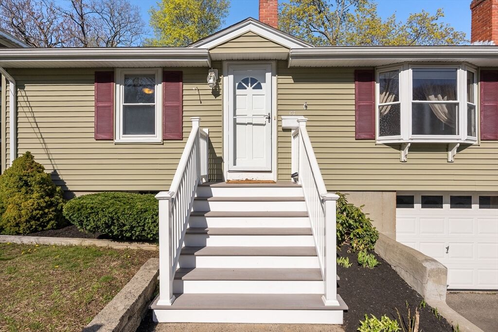 Property Photo:  67 Colonial Ave  MA 01904 