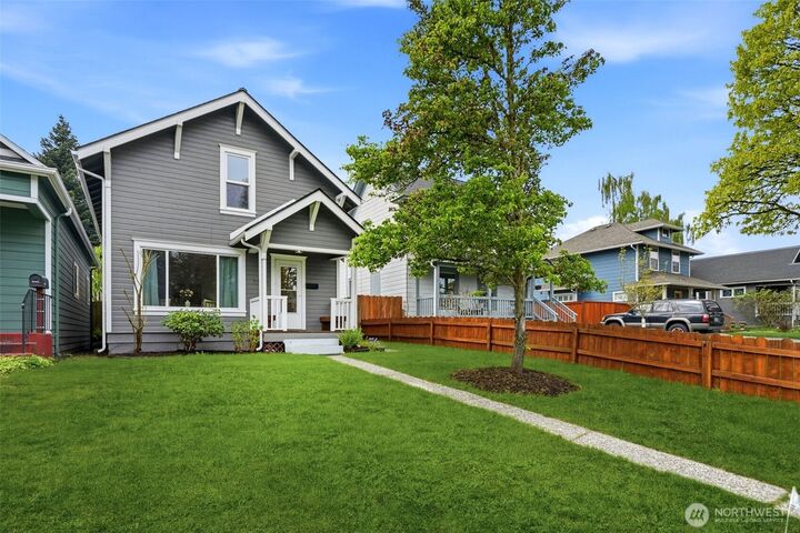 Property Photo:  3530  Lombard Avenue  WA 98201 