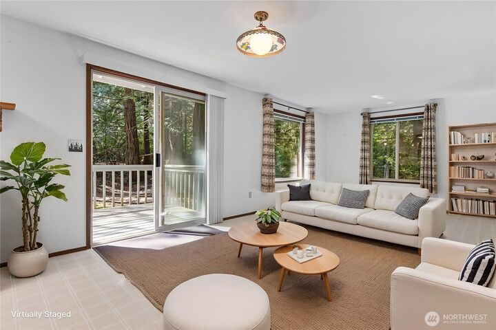 Property Photo:  625 E Pointes Drive W  WA 98584 