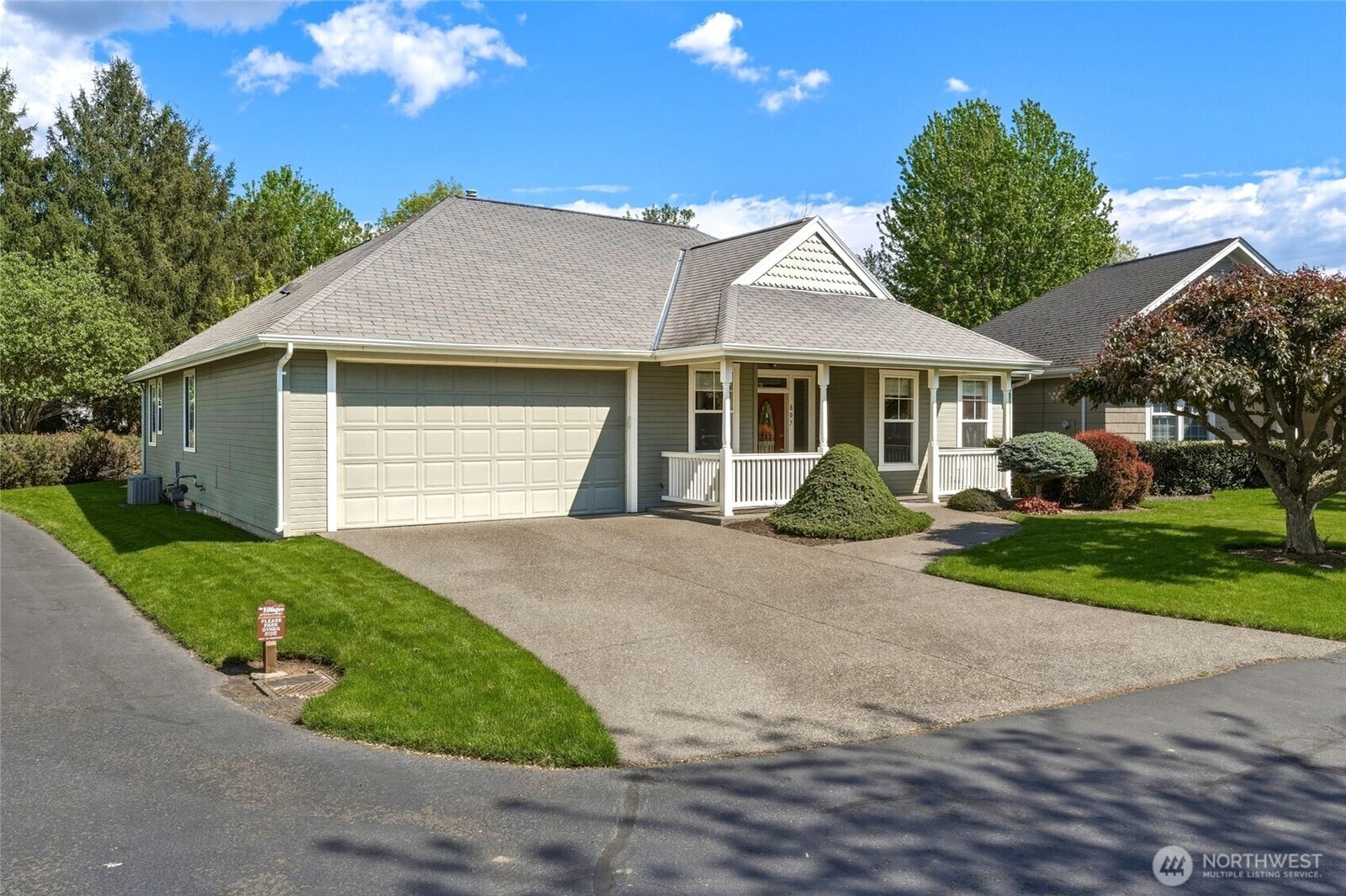 Property Photo: 807 SE Covey Court WA 99324