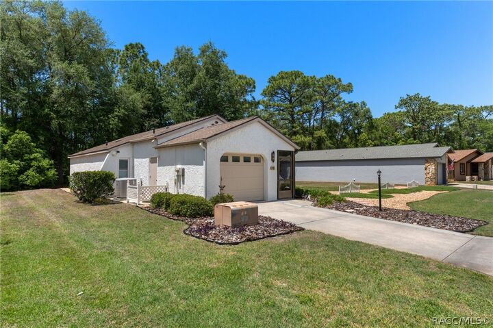 Property Photo:  75 Chinaberry Circle  FL 34446 