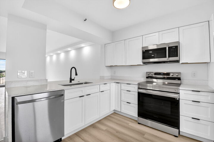 Property Photo: 6866 Huntington Lane 707 FL 33446