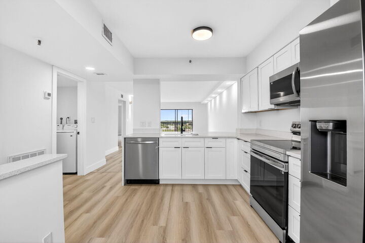 Property Photo:  6866 Huntington Lane 707  FL 33446 