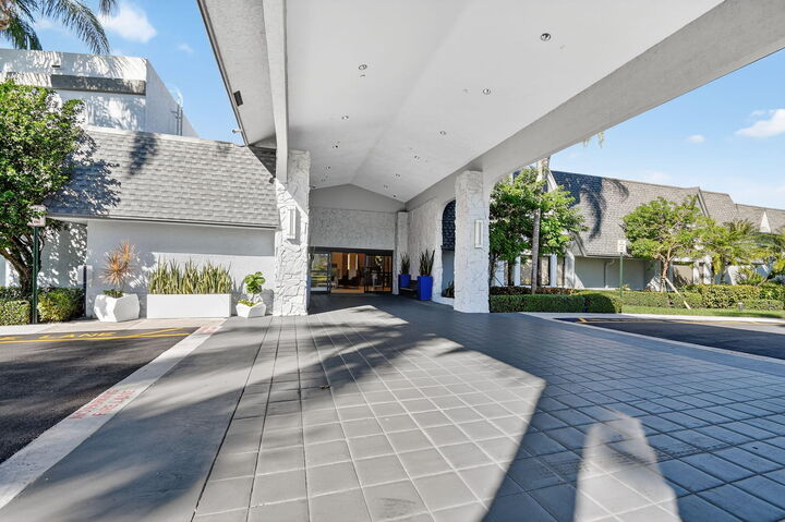 Property Photo:  6866 Huntington Lane 707  FL 33446 