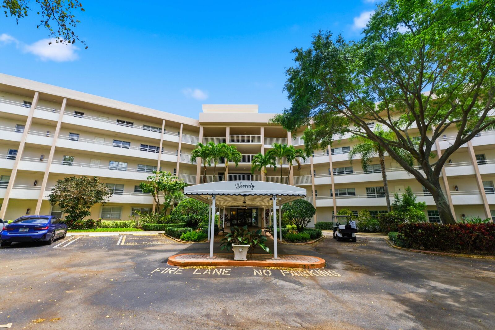 Property Photo:  3800 Oaks Clubhouse Drive 106  FL 33069 