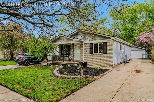 Property Photo:  18490 Sumner  MI 48240 