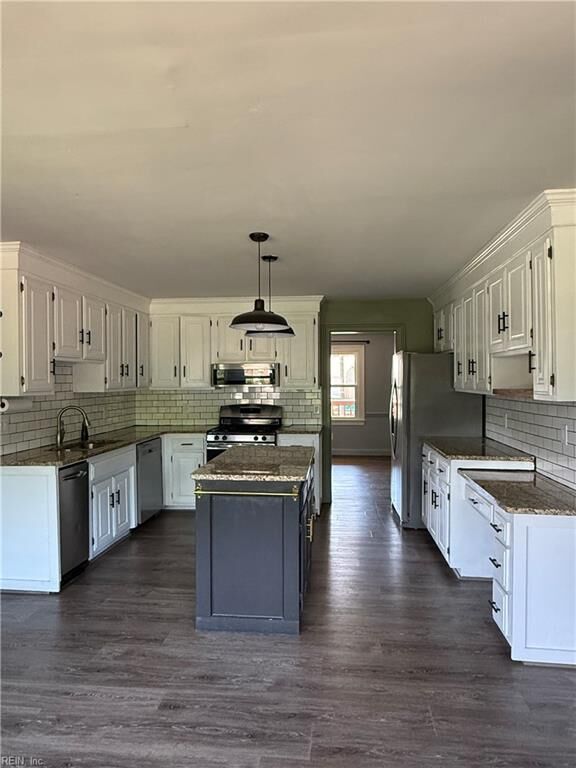 Property Photo:  627 Emerald Ct  VA 23320 