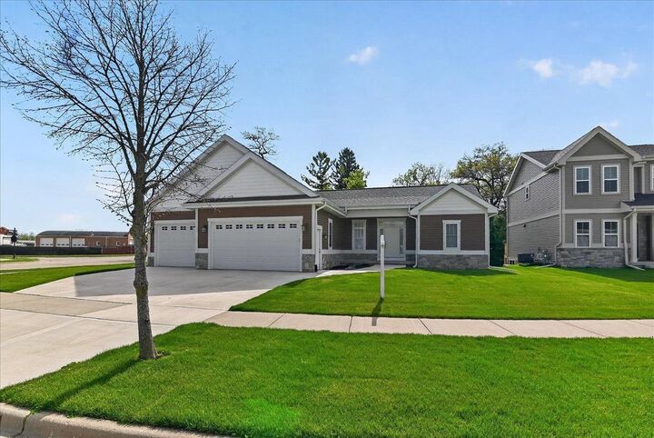 Property Photo:  80 Oak Ridge Trail  WI 53531 