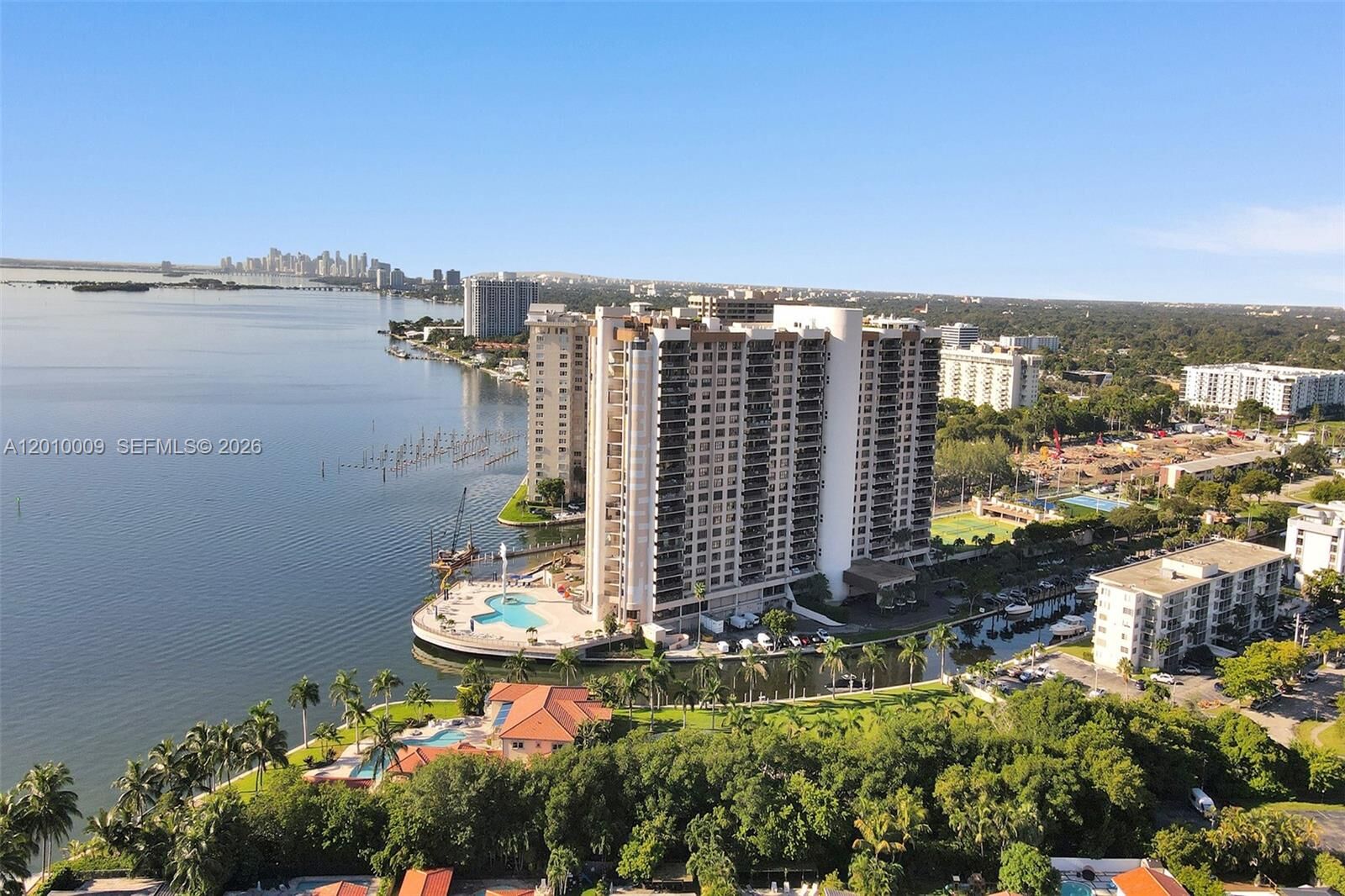 Property Photo:  1800 NE 114th St 1502  FL 33181 