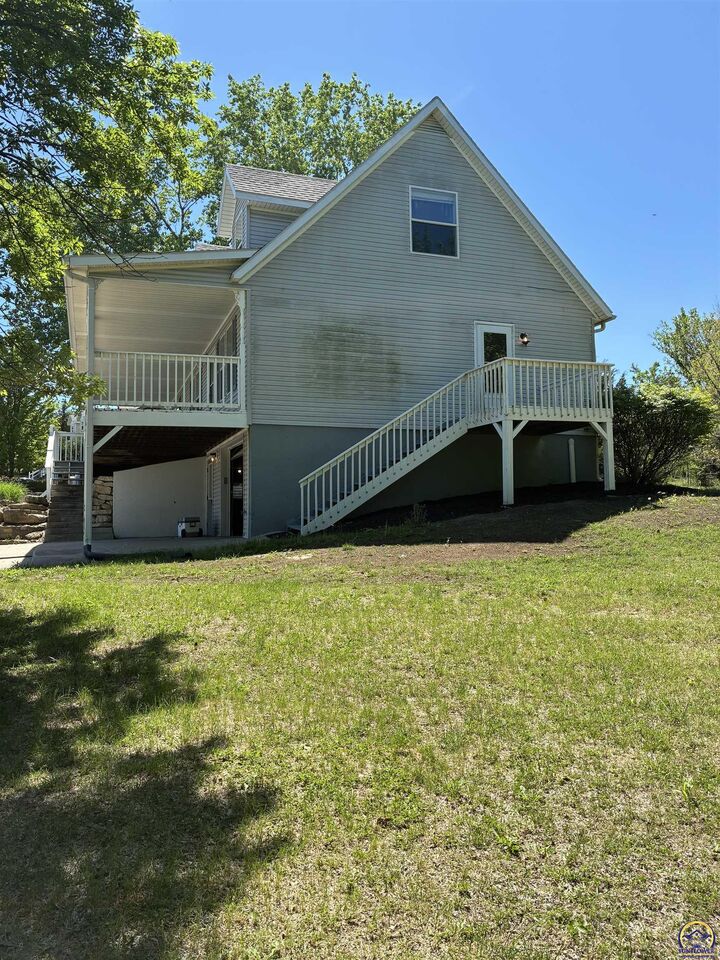 Property Photo:  1216 N Seminole Dr  KS 66536 