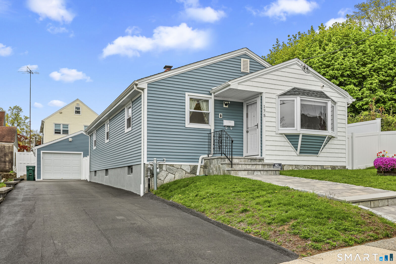 Property Photo:  175 Colony Street  CT 06615 