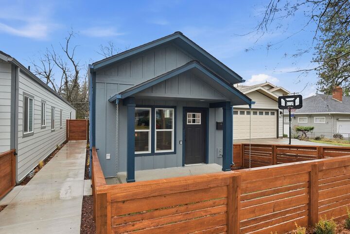 Property Photo:  3613 E 8th Ave 3615  WA 99202 