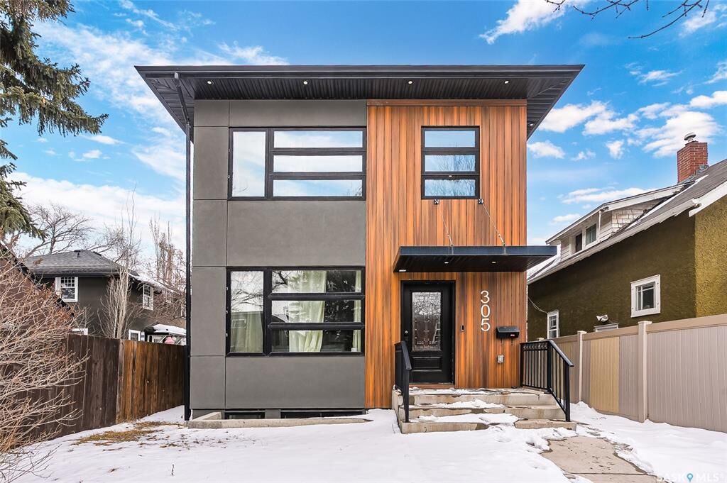 Property Photo: 305 Clarence Avenue S SK S7N 1H5