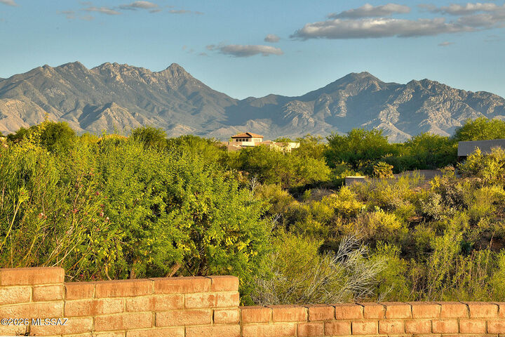 Property Photo:  810 E Josephine Canyon Drive  AZ 85614 