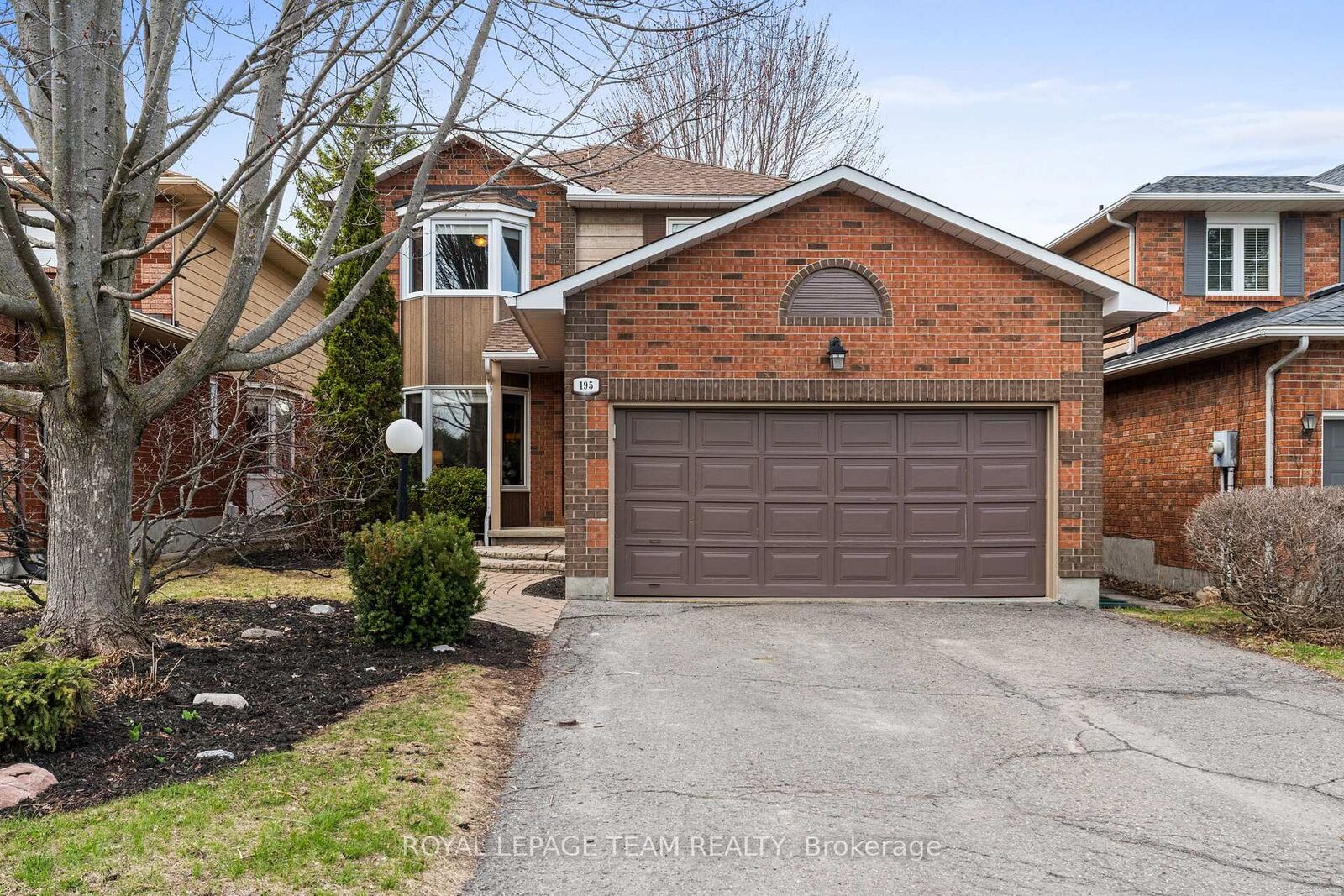 Property Photo: 195 Walden Drive ON K2K 2K7