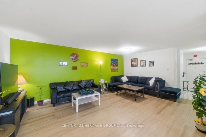 Property Photo: 2323 Confederation Parkway 1408 ON L5B 1R6
