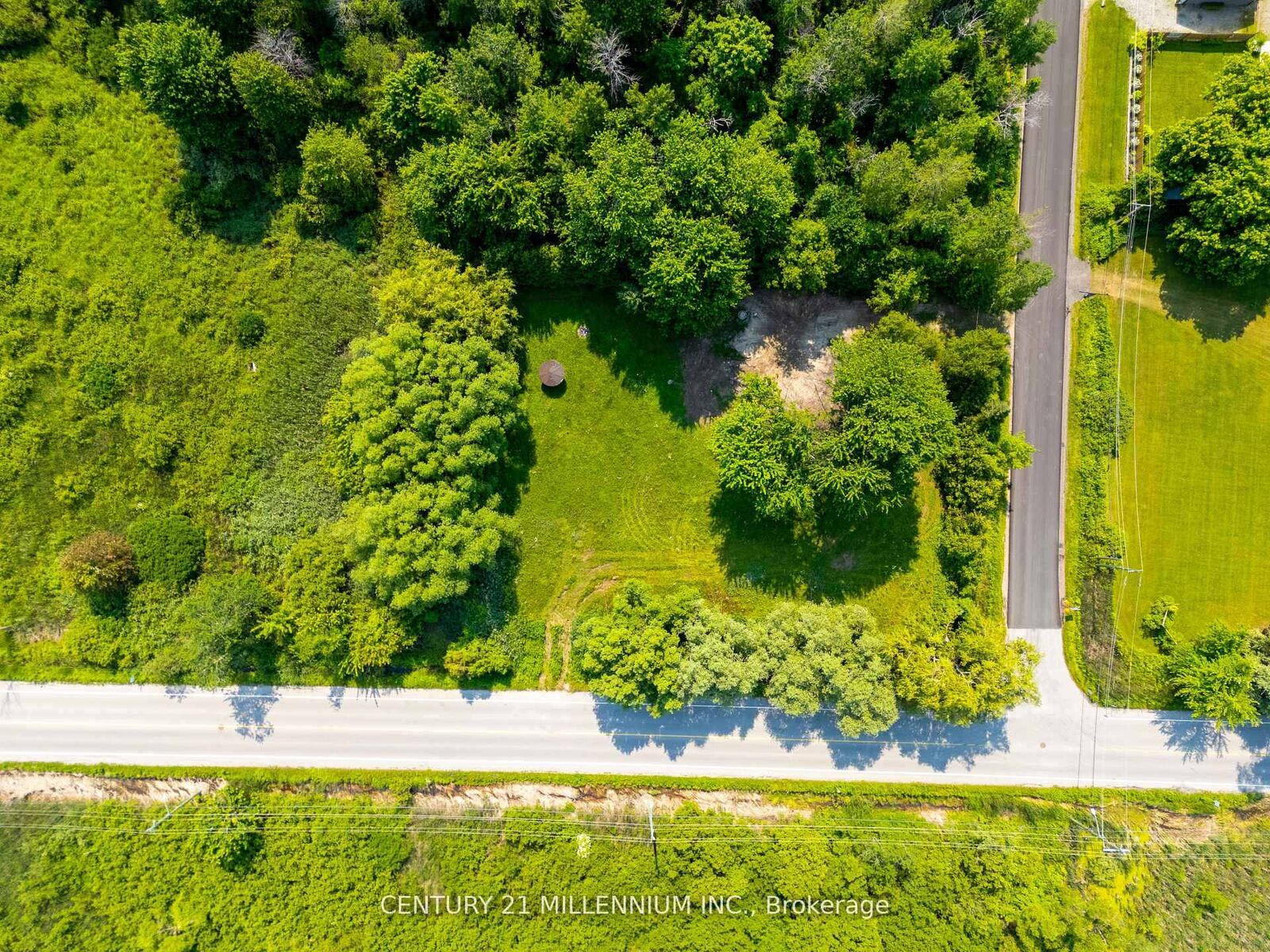 Property Photo: 1027 Chapman Street ON L0L 1W0